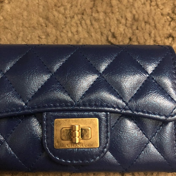 Chanel Cobalt Blue Iridescent CC Wallet Holder - Picture 3 of 13